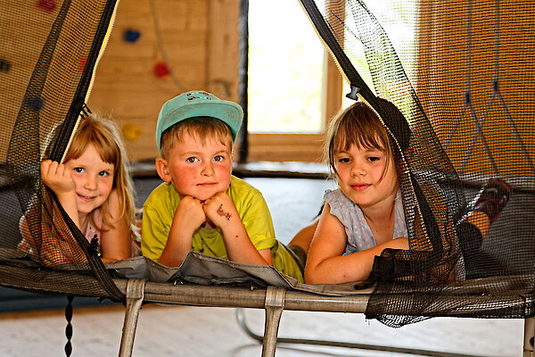 Trampolin in der Spielscheune